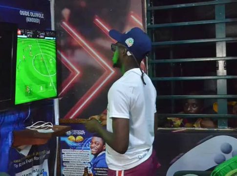 Nigerian Gamer, Oluwale Emerges World Longest Video Game Player