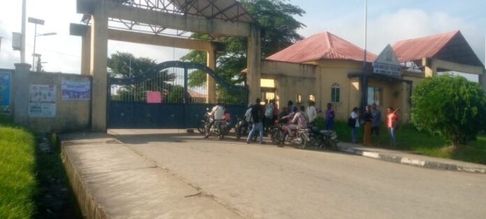 Akwa Ibom Polytechnic Workers Lock Out Students, Lecturers In Retirement Age Protest