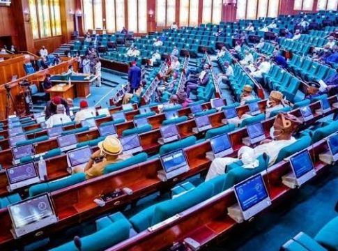 Nigerian Lawmakers Propose Single 6 -Year Term For President, Governors