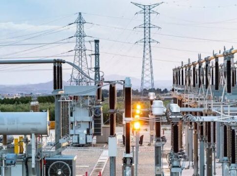Nigerians Grapple with Power Crisis as GenCos’ N2.7 Trillion Debt Hampers 6,000MW Goal Nigerians Grapple with Power Crisis as GenCos’ N2.7 Trillion Debt Hampers 6,000MW Goal
